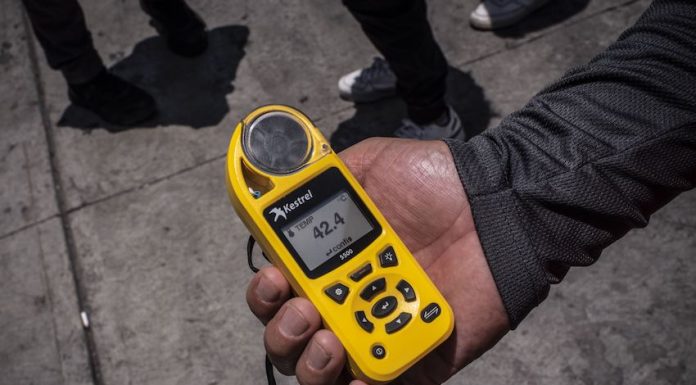 A thermometer that reads 42.4 degrees Celsius in Monterrey, Mexico