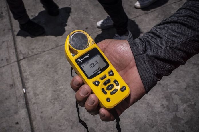 A thermometer that reads 42.4 degrees Celsius in Monterrey, Mexico