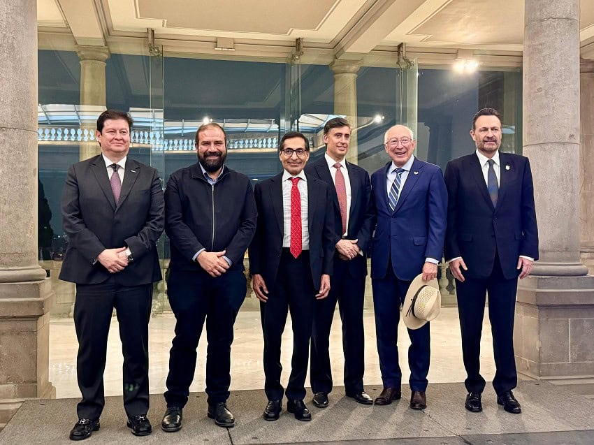 Querétaro Governor Mauricio Kuri, US Ambassador Ken Salazar, Microsoft Latin America President Tito Arciniega, Finance Secretary Rogelio Ramirez de la O and other officials at Microsoft inaugration event.